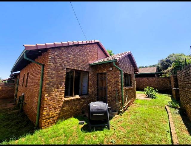 3 BEDROOM PROPERTY TO RENT IN DIE HOEWES